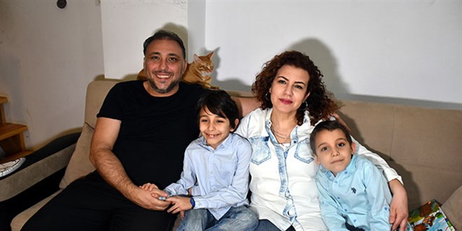 Doktor anne koronavirüsü yendi, çocuklarına doyasıya sarıldı