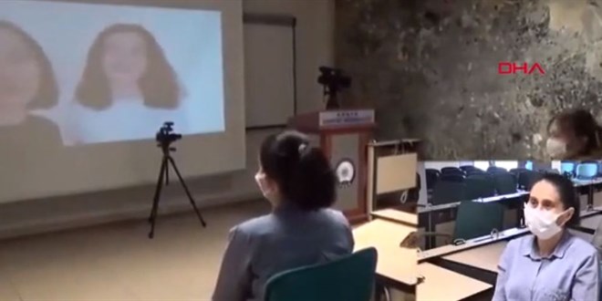 Seminerdeki polis annelere, duygulandıran sürpriz