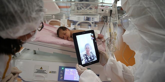 İkizlerinden ayrı kalan anneye görüntülü görüşme sürprizi