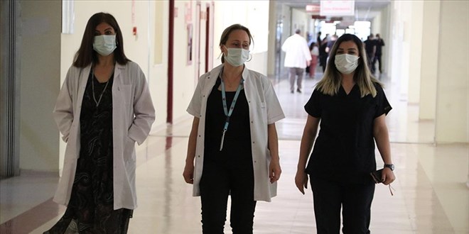 Kadın doktorlar, Anneler Günü'nde de görevinin başında