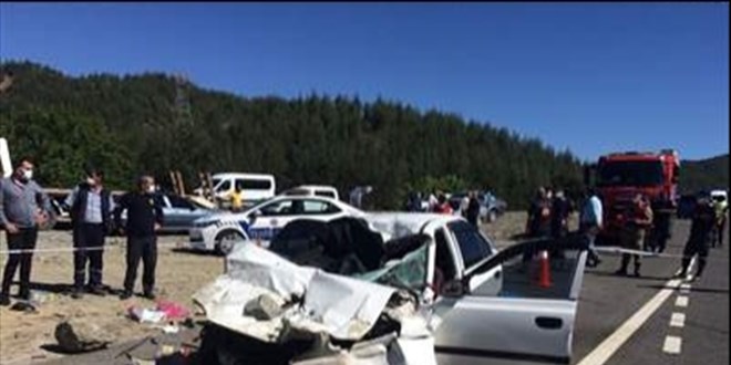 Kahramanmaraş'ta kamyona çarpan otomobildeki 4 kişi öldü