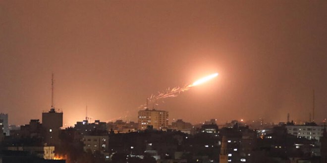 srail'in Gazze'ye saldrsnda ehit says 24'e ykseldi