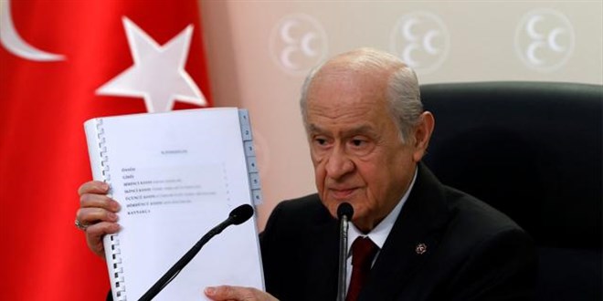 MHP'nin anayasa önerisi Cumhurbaşkanı Erdoğan'a sunuldu