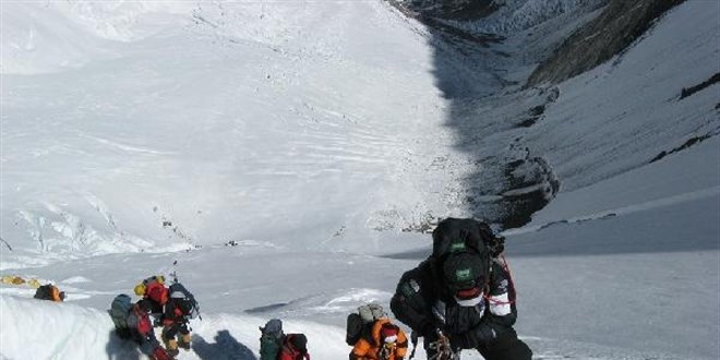 Everest'e trmanmay baaran 2 dac 'kar krl ve yorgunluktan' ld