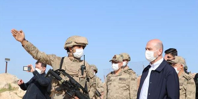 Soylu, Gabar Dağı'ndaki Akrep Üs Bölgesi'nde askerlerle bayramlaştı