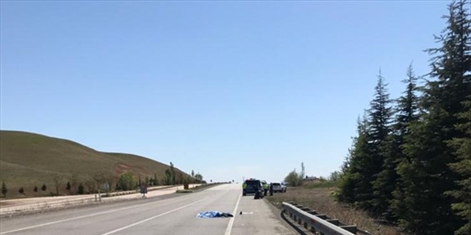 Kasksız motosiklete binen 18 yaşındaki genç canından oldu