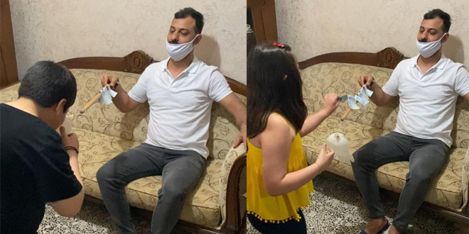 Eldiveni öpüp bayram harçlıklarını sopanın üzerinden aldılar
