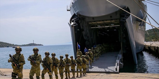 'Mavi Vatan'ın yılmaz bekçileri bayramda da görevde