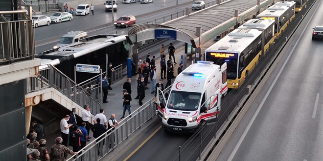 Metrobüsteki yolcuları alıkoyan şahıs gözaltına alındı