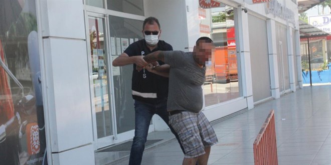 Kısıtlamayı ihlal etti, 'Savcı akrabam var' diyerek polisin üzerine yürüdü