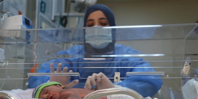 Doğar doğmaz, koronavirüse gözlerini açtılar