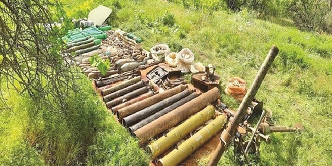 Ele geçirilen silahlar sahte 'dostlar'dan