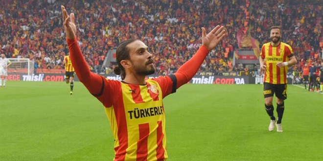 Süper Lig'de tüm maçlarda oynayan tek futbolcu Halil Akbunar