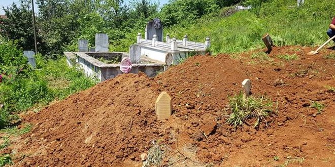 Anne ile oğlu 25 gün arayla koronavirüse yenildi