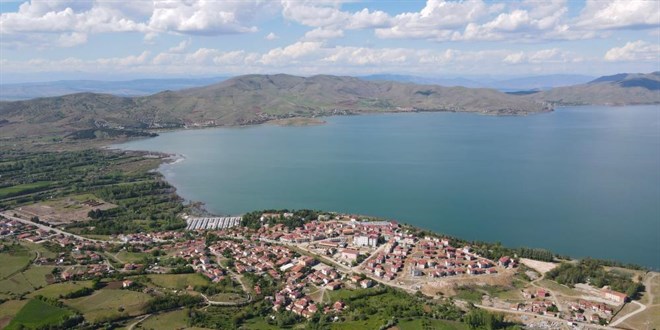 Yeşile bürünen Sivrice muhteşem doğasıyla cezbediyor