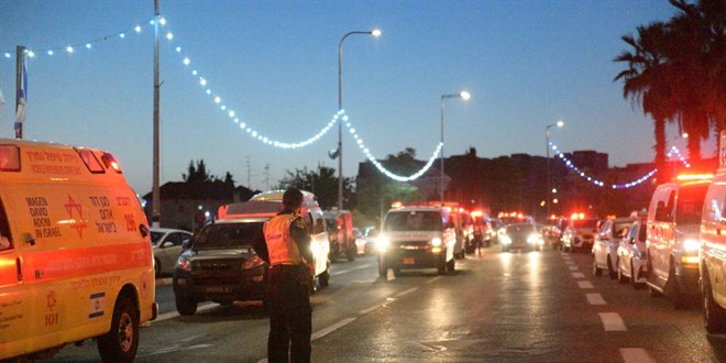 Kudüs'te sinagogda oturma yerleri çöktü: 2 ölü, 167 yaralı