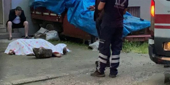 Bursa'da 5'inci kattan düşen yaşlı adam yaşamını yitirdi