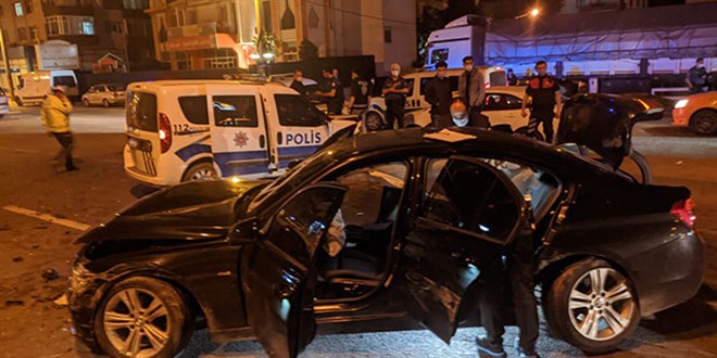 Polisi 90 kilometre pe�ine takt�, kovalamaca kazayla bitti: 2 yaral�