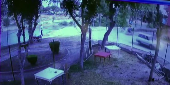 Adana'da motosikletle çarpışan taksi Seyhan Nehri'ne düştü: 2 yaralı