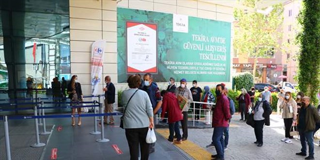 AVM'ler 17 günlük aranın ardından heyecanla müşterilerine kapılarını açtı