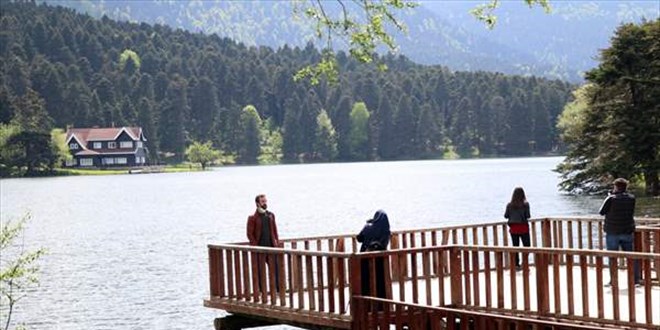Tam kapanmanın sona ermesiyle Gölcük ilgi odağı oldu