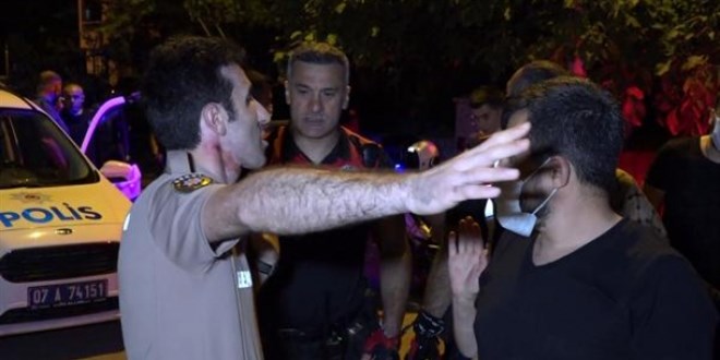 Cam şişeyle bekçiyi boynundan yaraladı