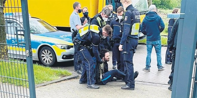 Katliam� cami cemaati �nledi