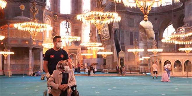 Do�u�tan engelli kad�n�n Ayasofya'y� g�rme hayali ger�ek oldu