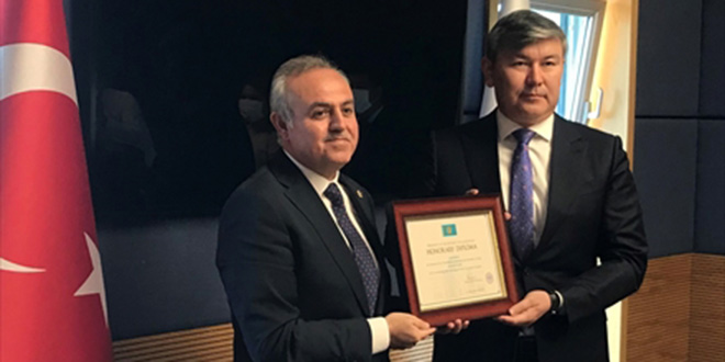 Uçakta Kazak bebeğin hayatını kurtaran Vekile onur diploması