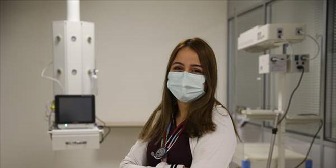 'Doktor ve genç olmama rağmen iki kez hastalığa yakalandım'
