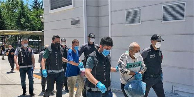 1,5 ton esrar ele geçirilen operasyonda yakalanan 6 zanlı tutuklandı