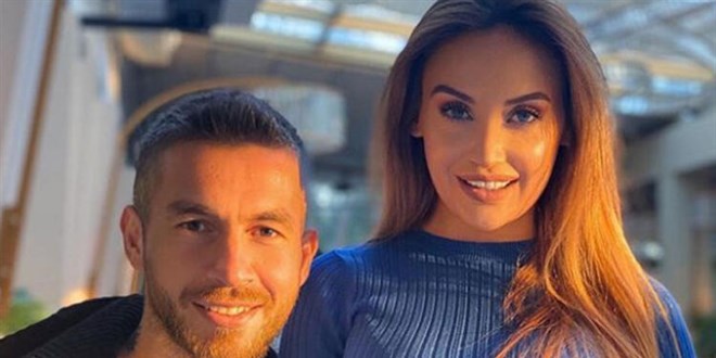 Ünlü futbolcunun eşinin 'çakarlı sirenli' İstanbul turu tepki topladı
