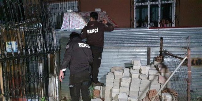 Bekçilerin denetiminden kaçtı, bahçede saklanırken yakalandı