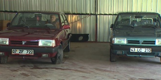 26 yıllık iki otomobili ilk günkü haliyle duruyor