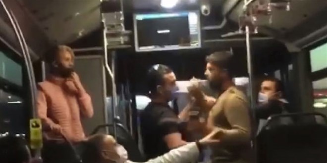 Metrobüste tartışıp birbirlerinin yüzüne tükürdüler