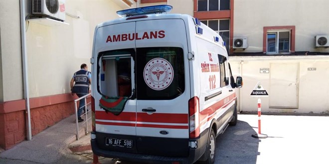 Yaralıya müdahale eden 112 ekibine taşlı saldırı