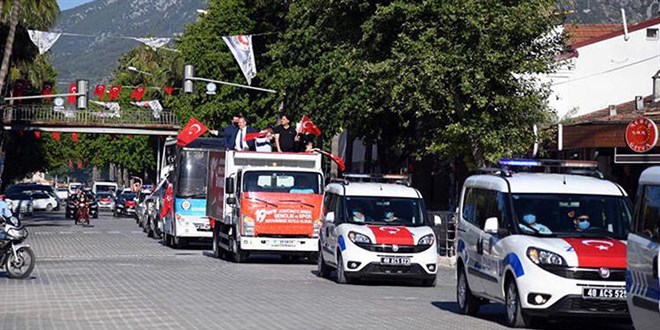 Fethiye Belediye Başkanı'ndan 'bayrak dağıtma' açıklaması