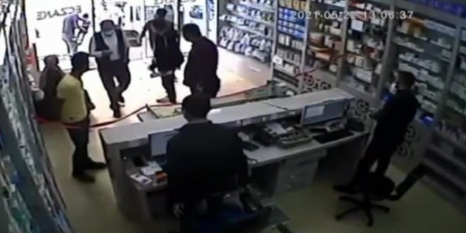 Eczacıdan küçük çocuğa hayat kurtaran müdahale