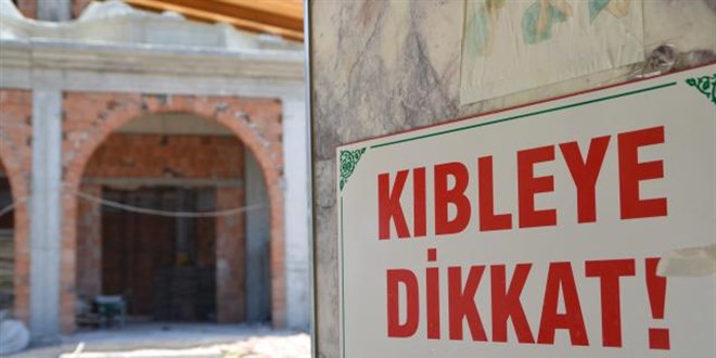 K�blesi yanl�� olan cami yeniden in�a ediliyor