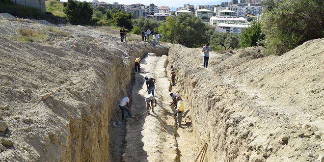 �n�aat temelinden M.�.1'inci y�zy�la ait su kemeri ��kt�