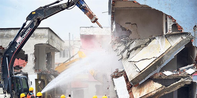Yıkımda uzman müteahhit geliyor