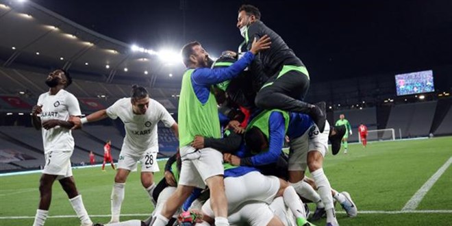 Altay, 18 yıl sonra Süper Lig'e yükseldi