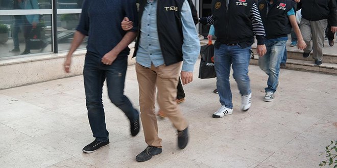 İzmir'de rüşvet operasyonu: 1'i kamu görevlisi 17 gözaltı kararı