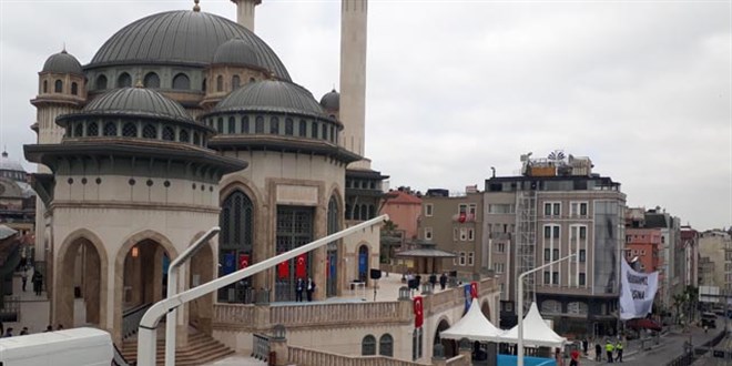 Taksim Camii ibadete açıldı