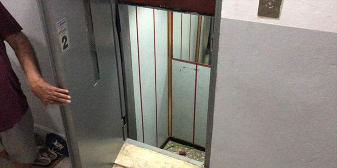 Adana'da asansör kabiniyle duvar arasında sıkışan çocuk hayatını kaybetti
