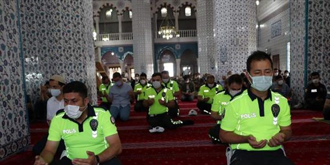 Iğdır'da terör saldırısında şehit olan özel harekat polisi için mevlit okutuldu