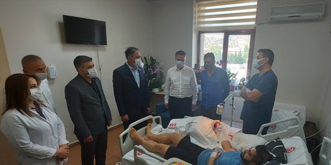 Sağlık-Sen Genel Başkanı Durmuş, bıçaklanan doktoru ziyaret etti