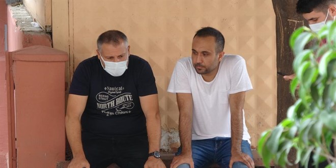 Asansörde sıkışarak ölen Eren'in cenazesini babası taşıdı