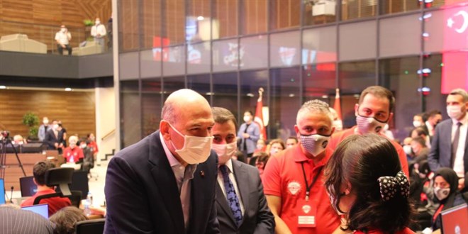 Bakan Soylu'dan öğrencilere: Kendi içimizdeki rekabet bize yetmez