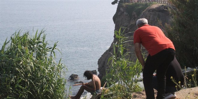 Elinde sazla intihara kalk��t�, polisi 5 saat u�ra�t�rd�